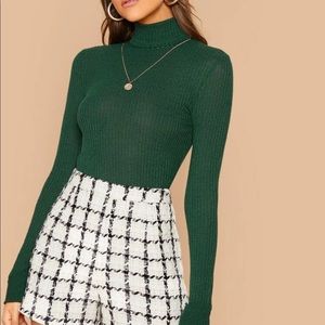 Fitted dark green turtleneck